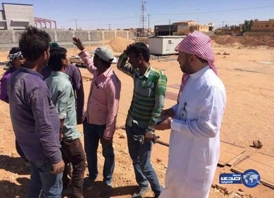  ضبط 6 مخالفين يعملون تحت الشمس في طريف