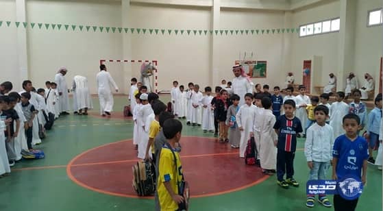 مدرسة الفاروق الابتدائية بخميس مشيط تستقبل طلابها المستجدين في الصف الاول ‎