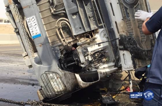 سائق شاحنة ينجوا بإعجوبة بالمدينة المنورة‎