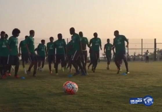الاخضر السعودي يجري مناورة على كامل الملعب استعداداً للامارات