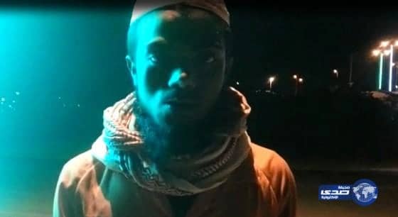 بالفيديو .. في الباحة عبدالوهاب (عامل النظافة)..يرتل القرآن ويحفظه كاملاً‎