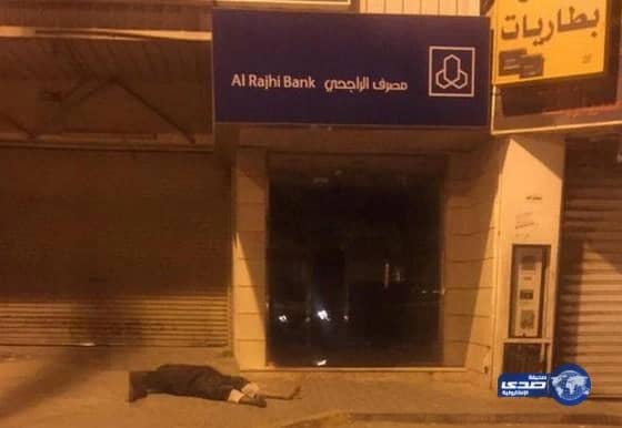 مواطن "خمسيني" يسكن غرفة “صراف آلي” بالاحساء