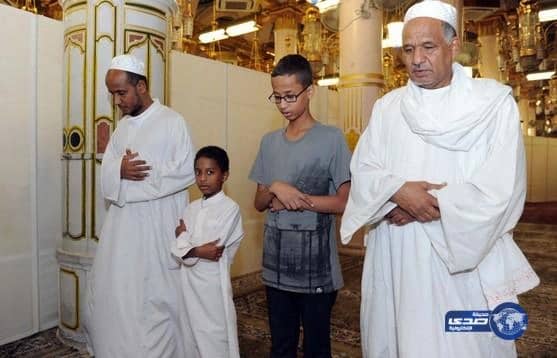   الطفل المخترع الأمريكي من أصل سوداني يزور المسجد النبوي	