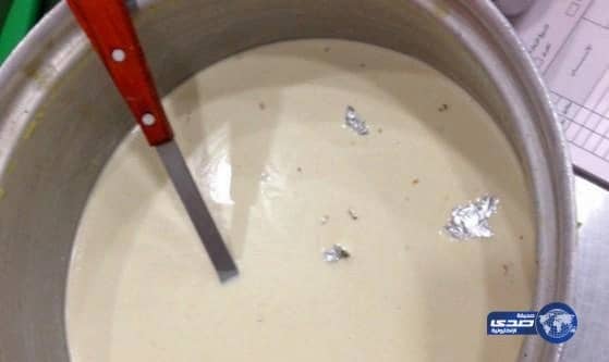  أمانة المدينة المنورة تضبط عمالة وافدة تحضر الأطعمة بطريقه مخالفه وغير صحية