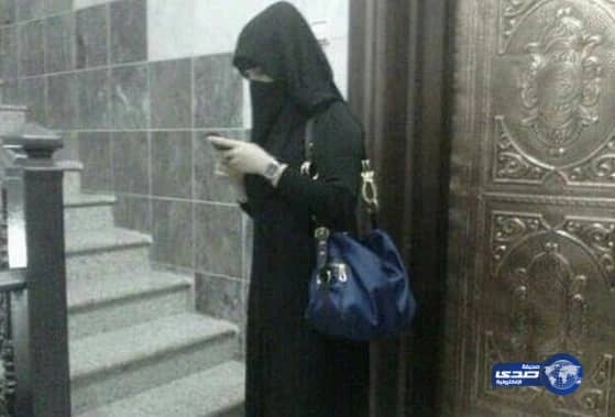 أب يؤدب إبنته على إهمالها بتزويج "زوجها" بإخرى