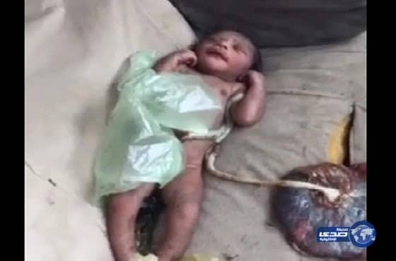 بالفيديو: العثور على طفل حديث الولاده داخل مركبة مهجورة بجدة