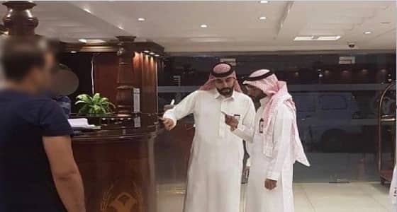 " العمل " تضبط وافدا ظهر في فيديو مسيء وتستدعي صاحب المنشأة بجدة