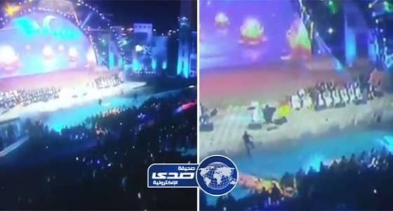 أسرة " آل قاضي " اليمنية تنفي علاقتها بفتاة احتضنت ماجد المهندس بسوق عكاظ