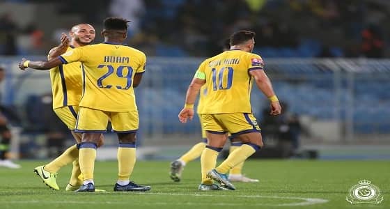 النصر في الصدارة مؤقتًا بفوز مثير على التعاون
