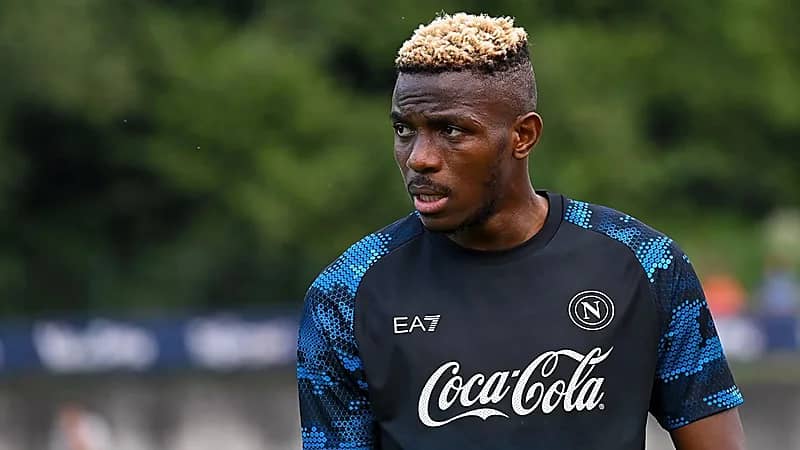 الأهلي ينافس تشيلسي لضم أوسيمين