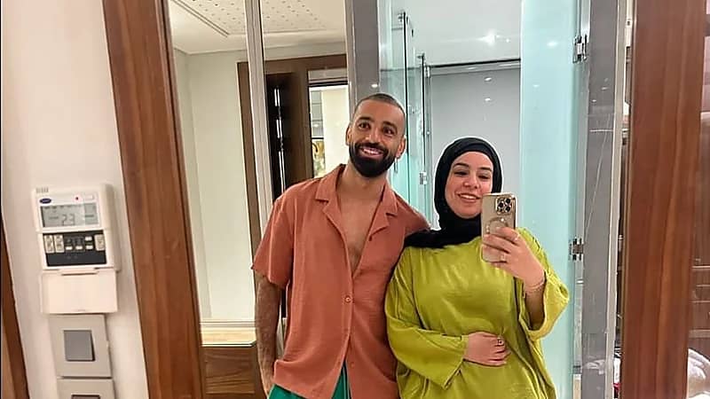 شقيقة محمد صلاح ترفض الرد عليه.. فيديو