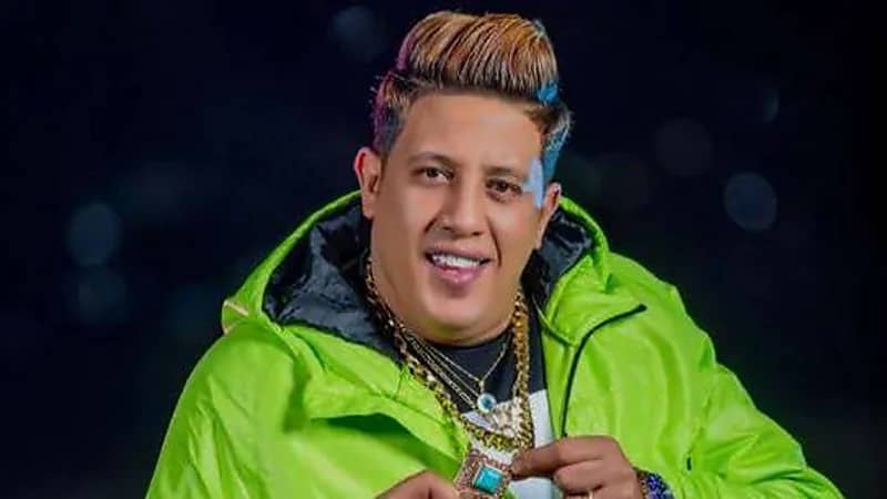 ‏حمو بيكا يقلد محمد رمضان بسيارة لامبورغيني (صورة)