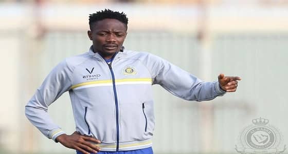 بالصورة.. أحمد موسى في مدرجات مباراة النصر القادسية