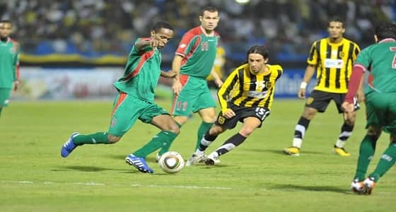 بعد الأخطاء التحكيمية.. الاتفاق يسعى للاستعانة بحكام محليين بدلا من الأجانب