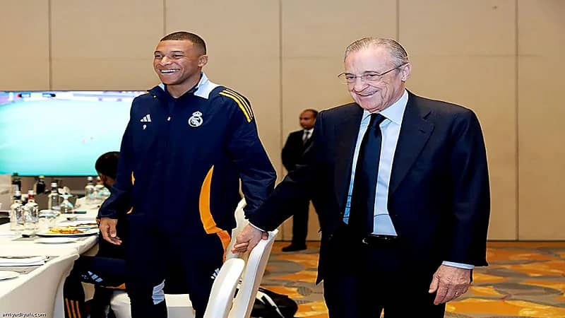 بيريز يصل جدة لدعم ريال مدريد في نهائي السوبر الإسباني .. فيديو