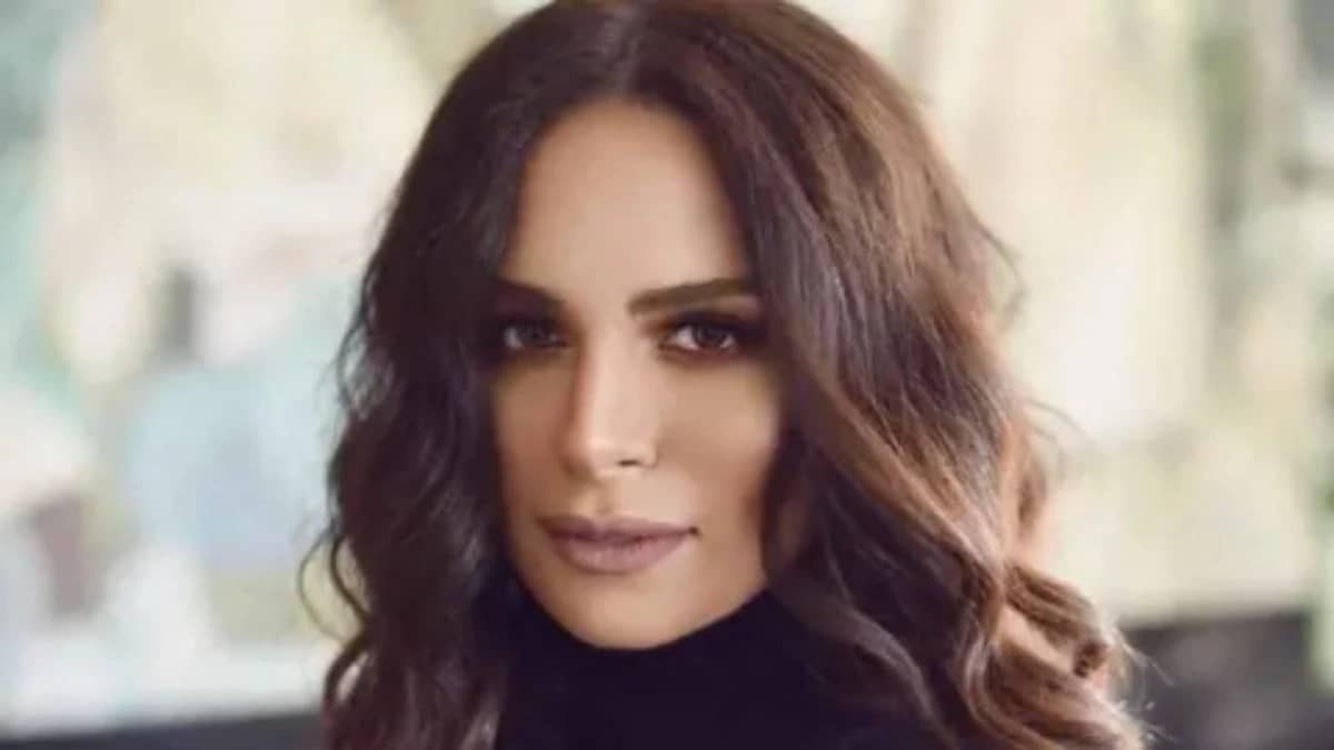 آمال ماهر تحسم الجدل وتؤكد زواجها بتعليق رومانسي