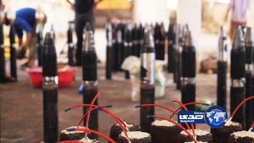 بالفيديو .. ظبي يهجم على زرافة ويطرحها أرضا