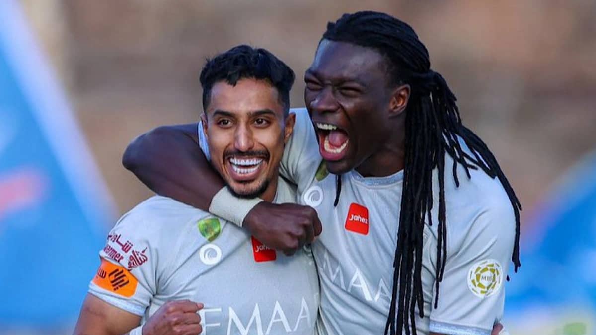 غوميز لسالم الدوسري : الثبات الرائع على مر السنين