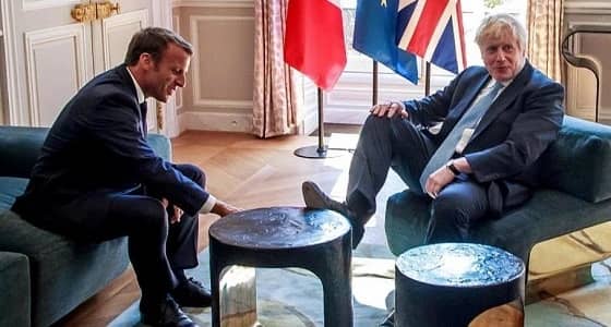 قصة صورة بوريس جونسون المثيرة للجدل في قصر الإليزيه
