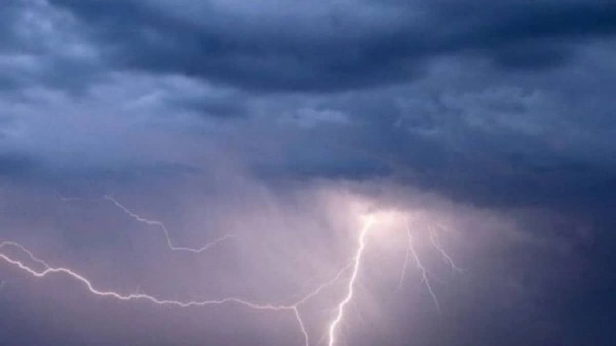 "الأرصاد": أمطار رعدية وأتربة مثارة على منطقة المدينة المنورة