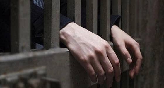 ربة منزل تقتل طفلًا انتقامًا من والدته التي فضحتها!