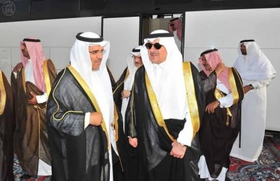 أمير منطقة تبوك يتفقد مشروع الإسكان الخيري بمحافظة البدع