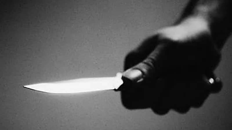 مغربي يقتل زوجته بـ11 طعنة أمام أطفالهما