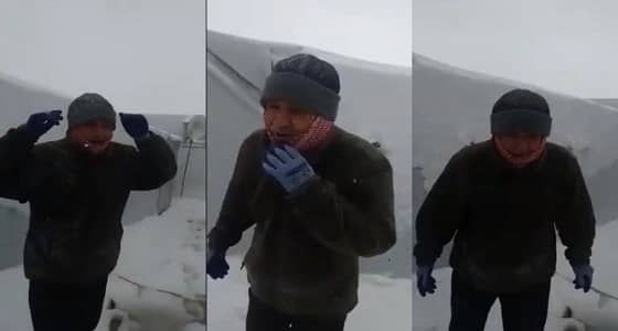 بالفيديو..استغاثة لاجئ سوري: «انقذونا من الثلج»