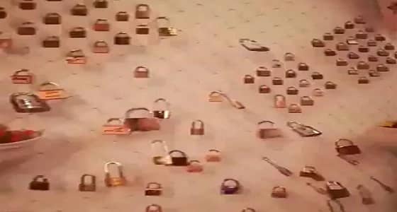 بالفيديو.. ظاهرة تعليق أقفال الحب تنتشر في القصيم