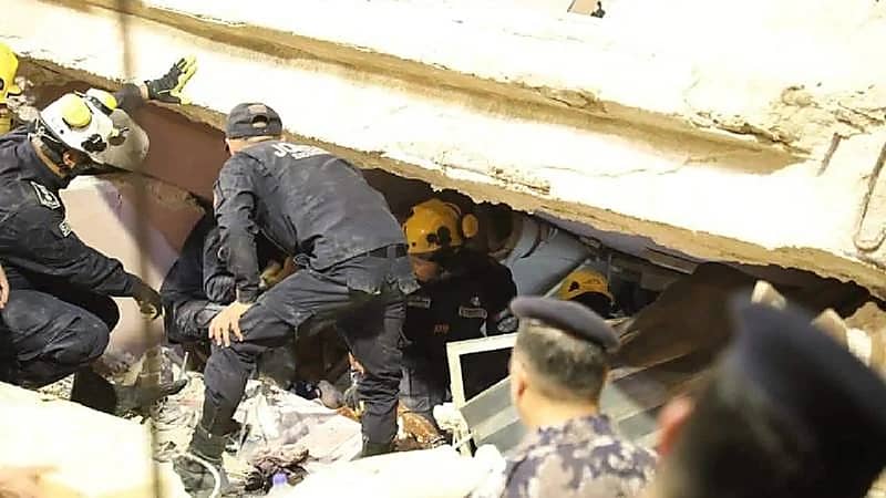 إنقاذ رضيعة من تحت أنقاض العمارة المنهارة بالأردن بعد 24 ساعة