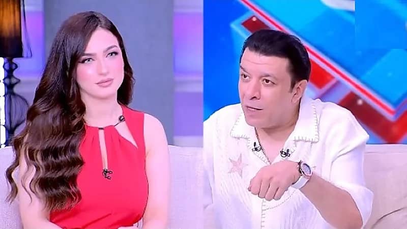 مصطفى كامل لياسمين عز: ينفع أقوم أبوسك أو أحضنك