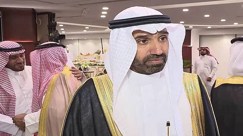 وزير الموارد البشرية يجري تعديلا بشأن الإجازة بلائحة نظام العمل