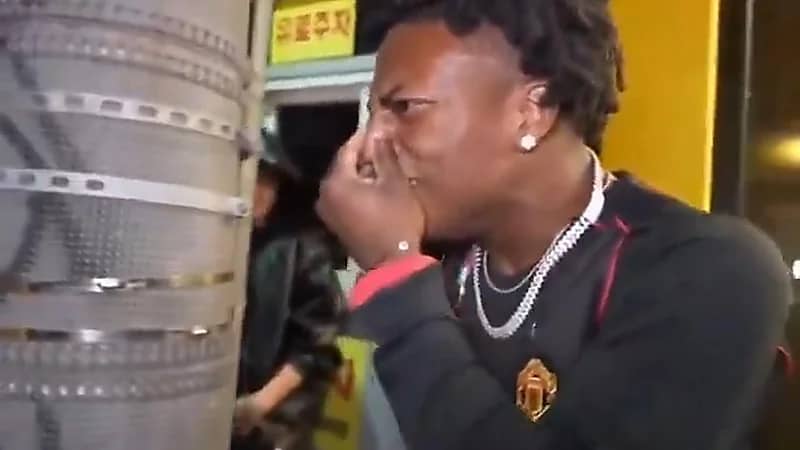 كلب يعض اليوتيوبر الأمريكي الشهير سبيد في أنفه .. فيديو