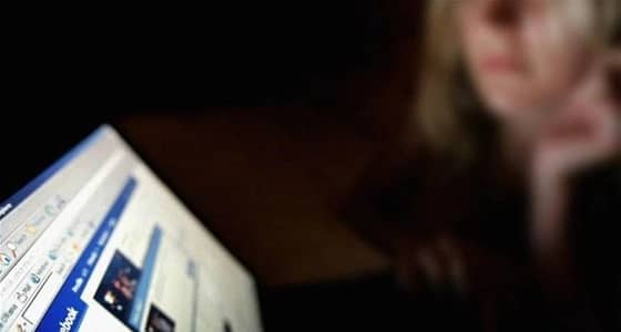 عاملة تنشر صور مخدومتها وبناتها بمواقع التواصل للتفاخر بهن!