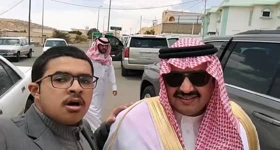 بالفيديو..نائب أمير عسير يسأل مواطن شاعر : " وين ثوبك ؟ "