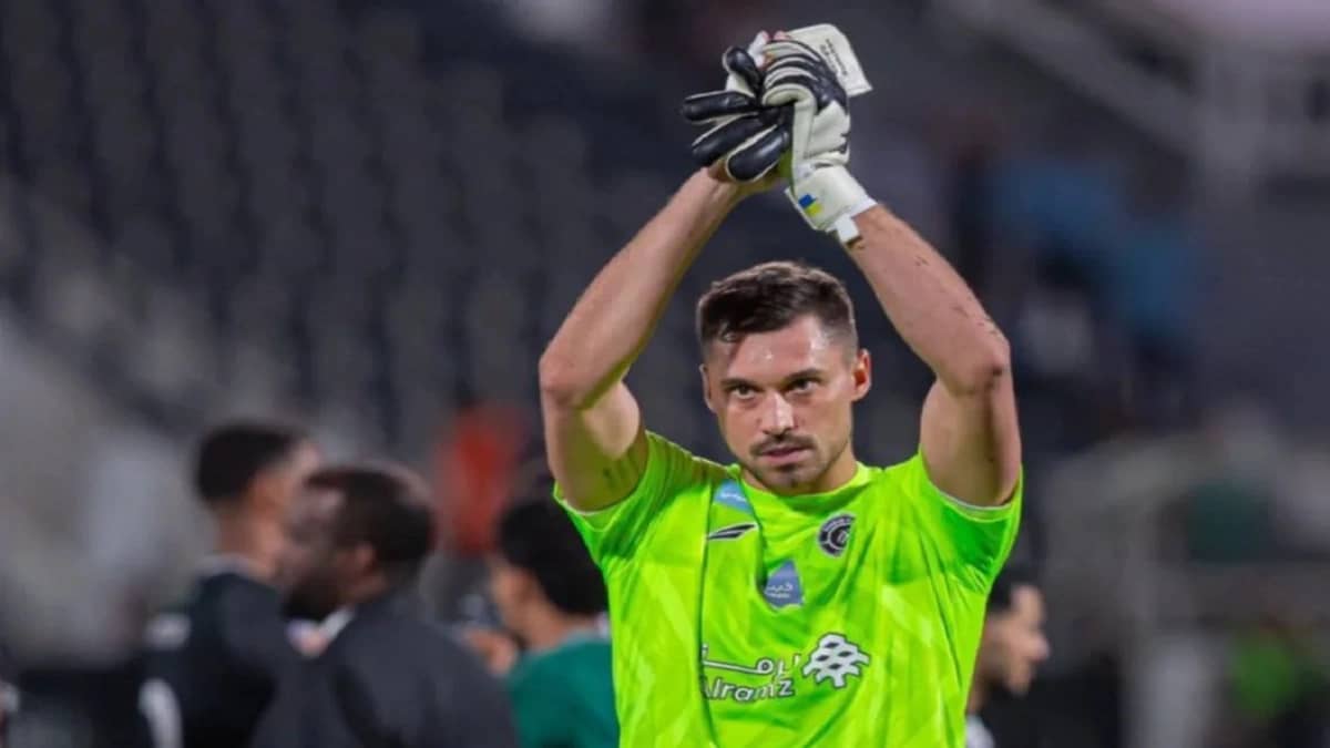 الشباب يتحرك بعد قرار الفيفا بمنعه من تسجيل اللاعبين