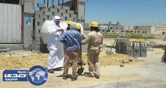 ضبط عدد من المنشآت المخالفة لقرار منع العمل تحت اشعة الشمس بالقطيف