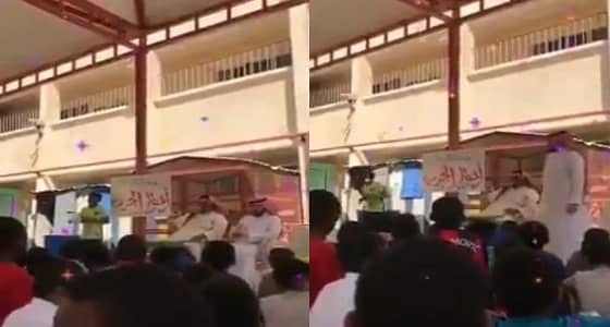 بالفيديو.. مدرسة ابتدائية تكافح الجرب بطريقة طريفة