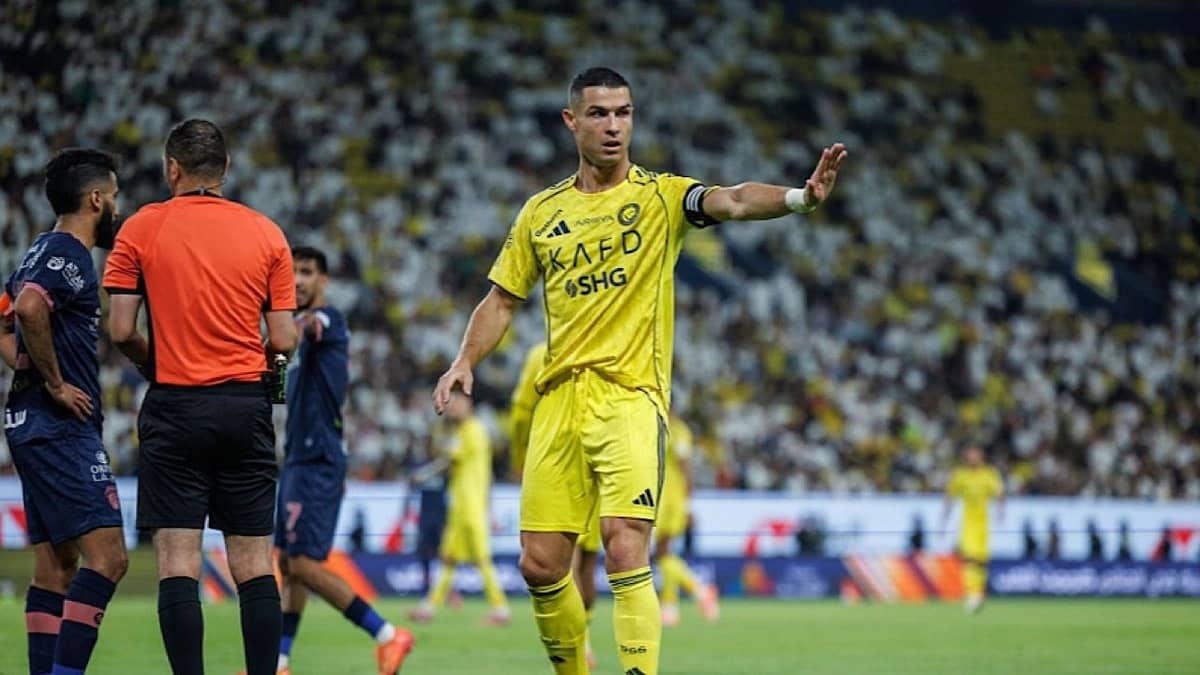 اجتماع لجنة الحكام يناقش ركلة جزاء النصر المثيرة للجدل أمام الفيحاء