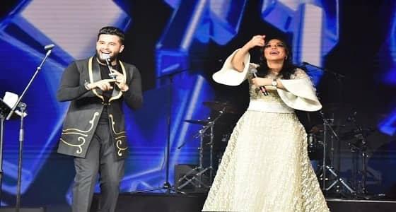 بالصور..المطربة الشعبية أمينة والعراقي محمد السالم يشعلان المسرح بجدة