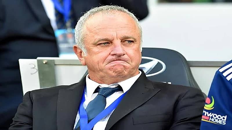 مدرب أستراليا يقدم اعتذاره عن خرق قواعد العزل الصحي