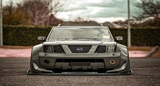 بالصور.. الكشف عن نيسان باثفندر قديمة معدلة بهيكل سيارة عريضة وغريبة