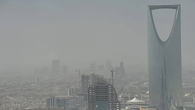 الأرصاد: الرؤية ستظل غير جيدة بالرياض خلال الـ24 ساعة القادمة .. فيديو