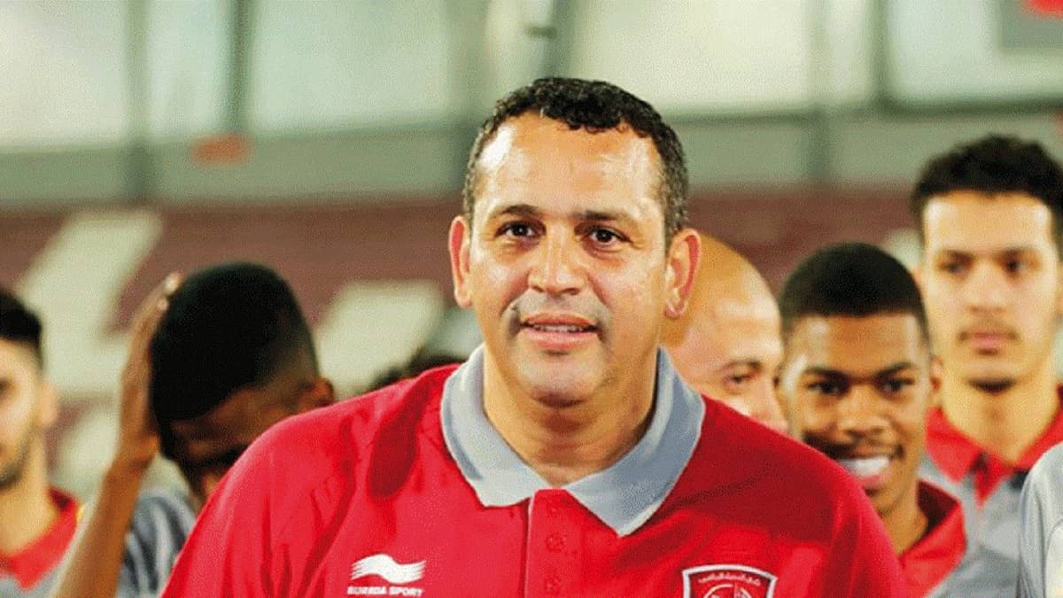 أحمد محرز يطالب بإلغاء الدوري كاملا وتصعيد 4 فرق