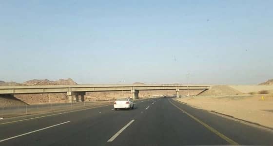 مدير مستشفى يأوي 3 أطفال بمنزله بعدما فقدوا والديهم في حادث مروري