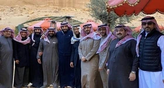 ‏بالصور.. ولي العهد في مطعم بالعلا