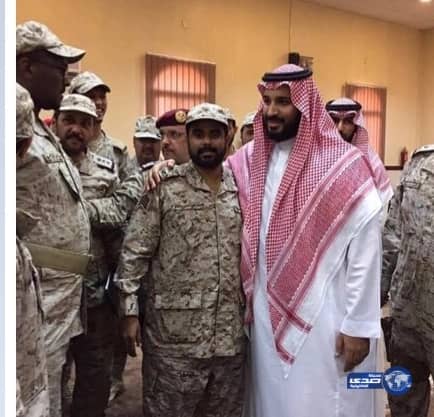 بالفيديو والصور..  الأمير محمد بن سلمان يؤدي صلاة العيد على الحدود بين المرابطين
