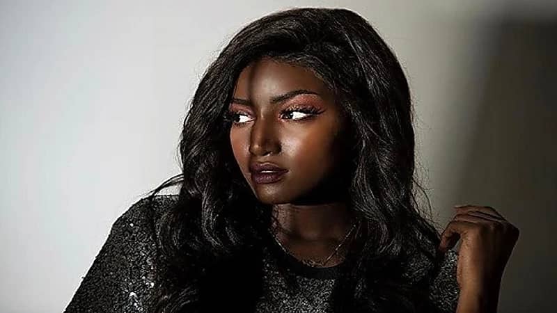 شاهد.. عبير سندر تنجب طفلها الأول وتنشر صورة له