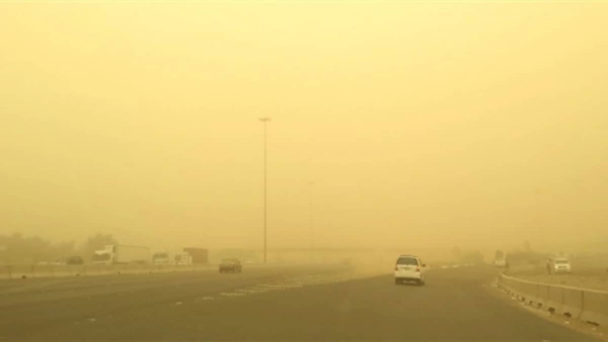 موجة غبار كثيفة تجتاح أجزاء من مكة المكرمة