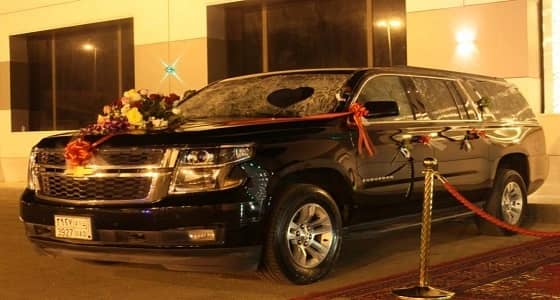 بالصور.. حفل زفاف ومبلغ مالي لنزيل بسجن الحائر